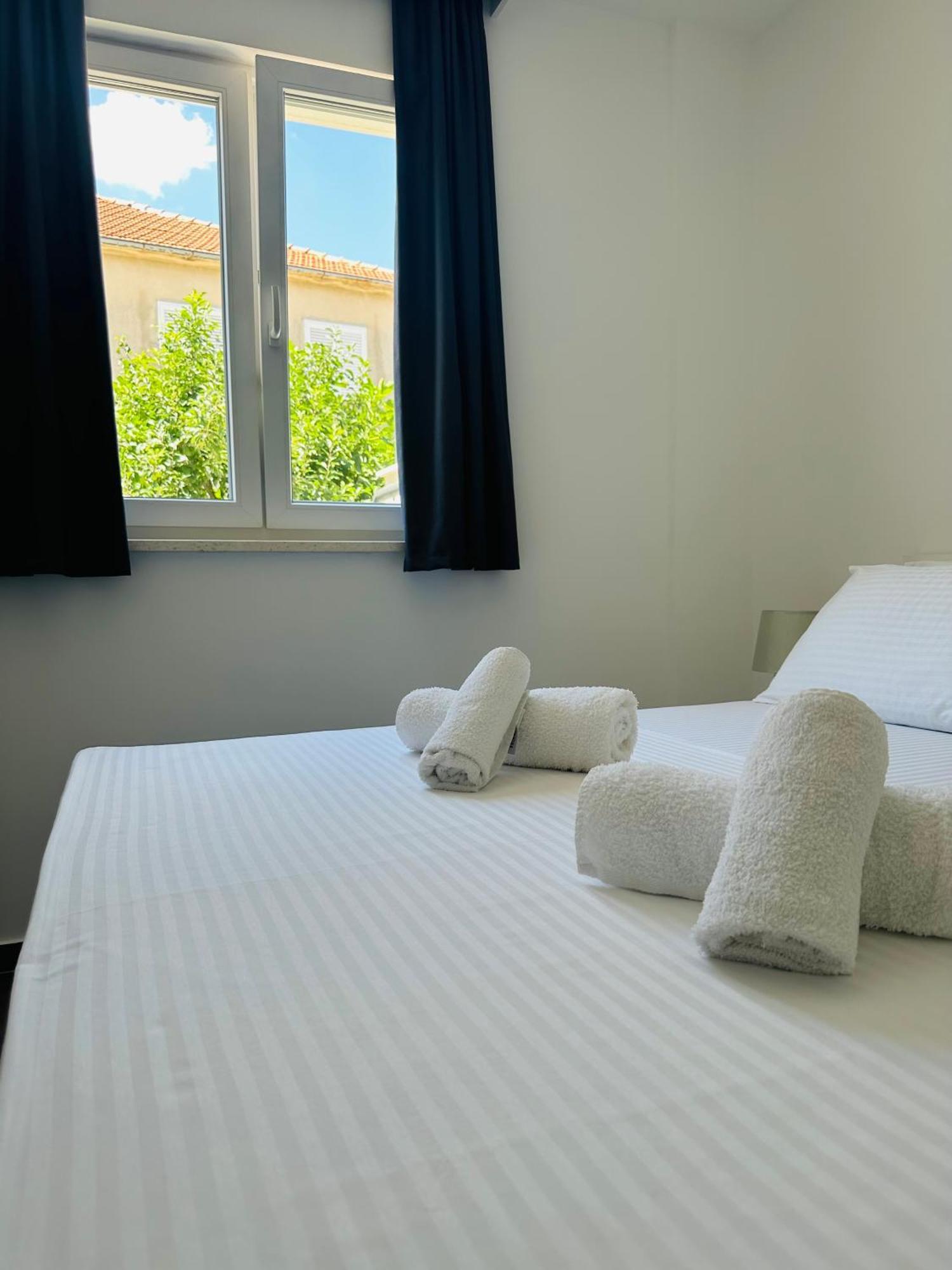 Vila Zrina - Apartmani Trogir Ngoại thất bức ảnh