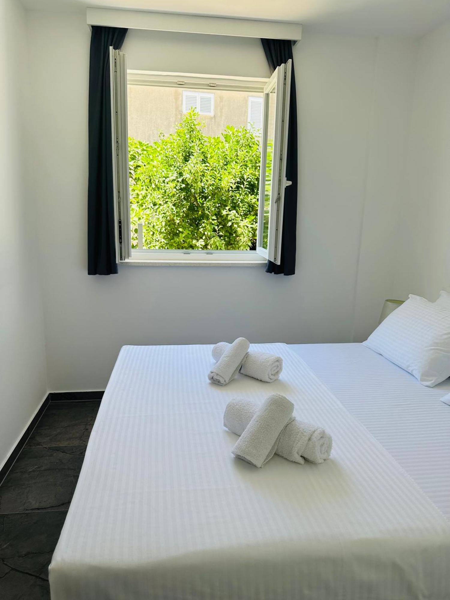 Vila Zrina - Apartmani Trogir Ngoại thất bức ảnh